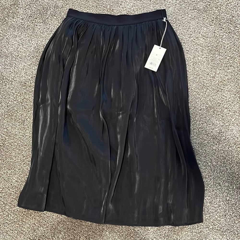 Brand new midi skirt w/elastic waistband - M